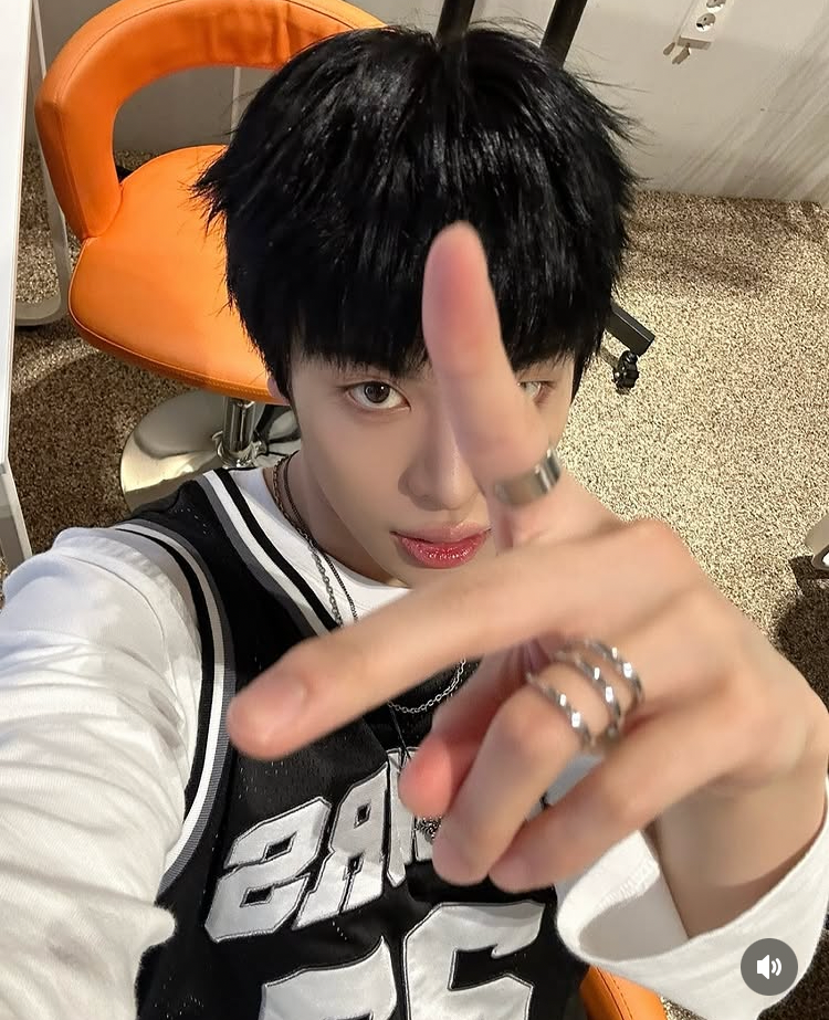 Behind-the-scenes cut of Yechan (Xikers)