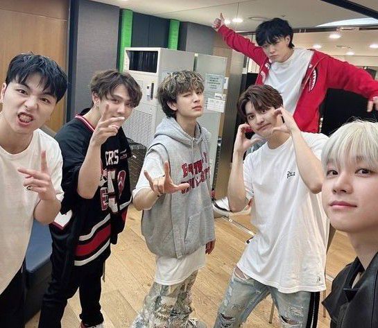 iKONの舞台裏ショット
