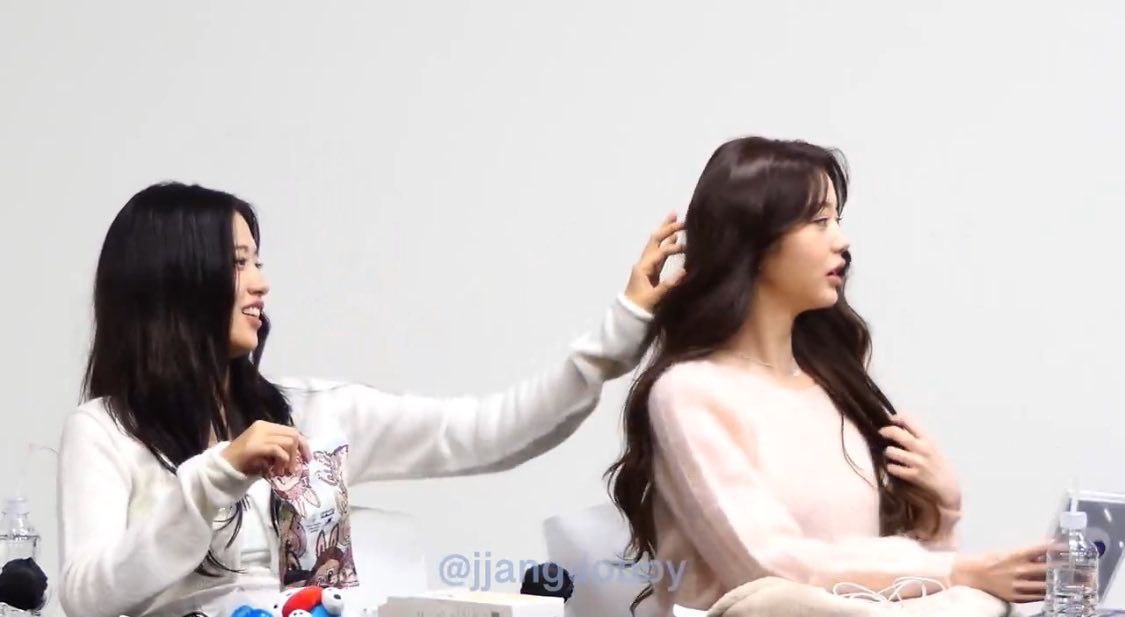 Behind-the-scenes cut of An Yujin (IVE)