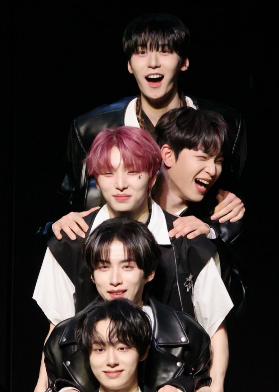 Behind-the-scenes cut of ONEUS