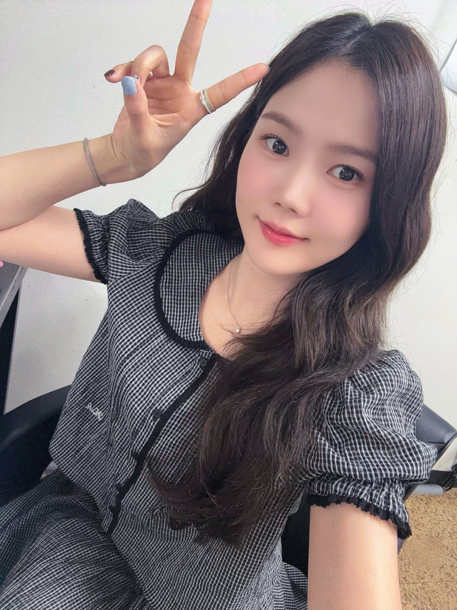 A moment captured by OH MY GIRL's fan