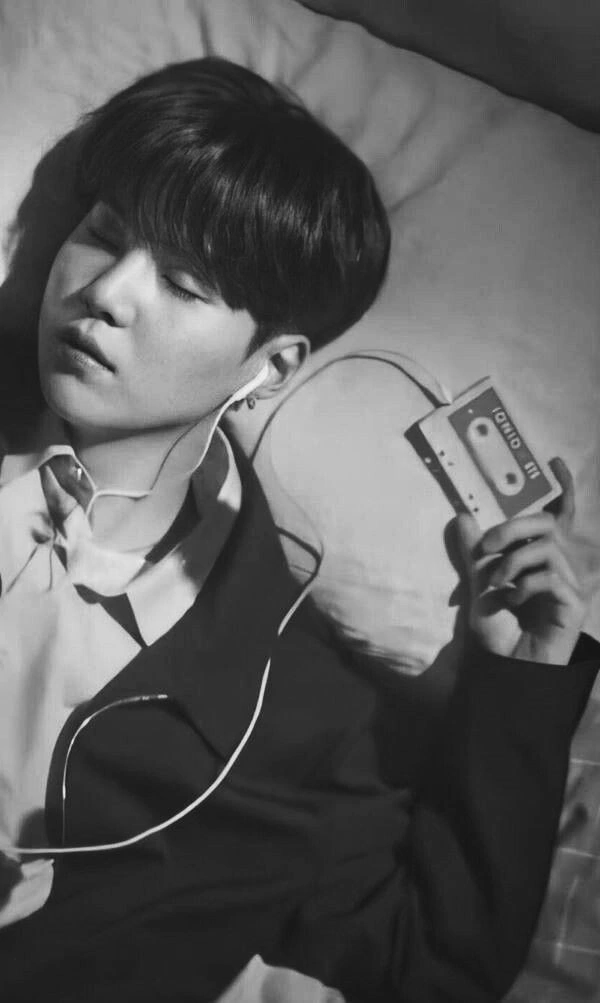 SUGA (防弹少年团)的幕后花絮