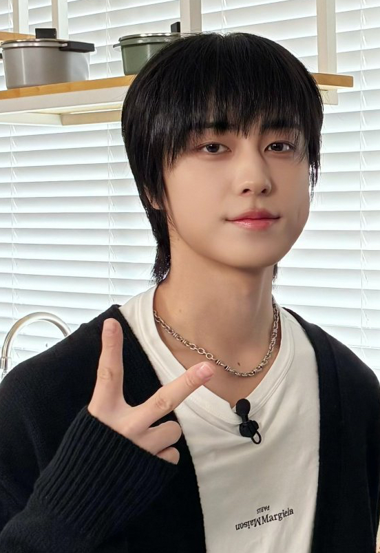 Behind-the-scenes cut of Taki (&TEAM)