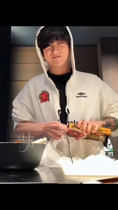 Foto aktivitas terbaru Jungkook (BTS)