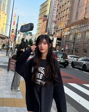 イソ (IVE)の舞台裏ショット