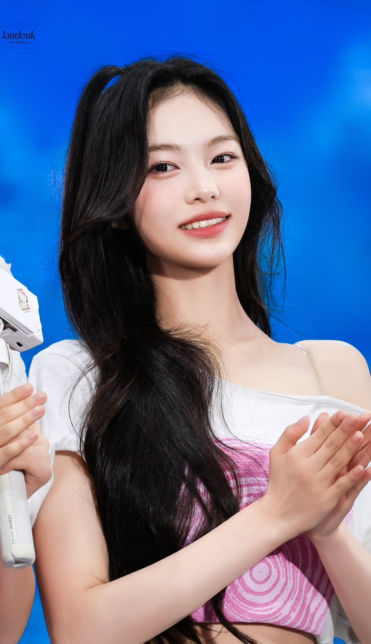 이안 (하츠투하츠) 커뮤니티에서 인기있는 오늘의 배경화면