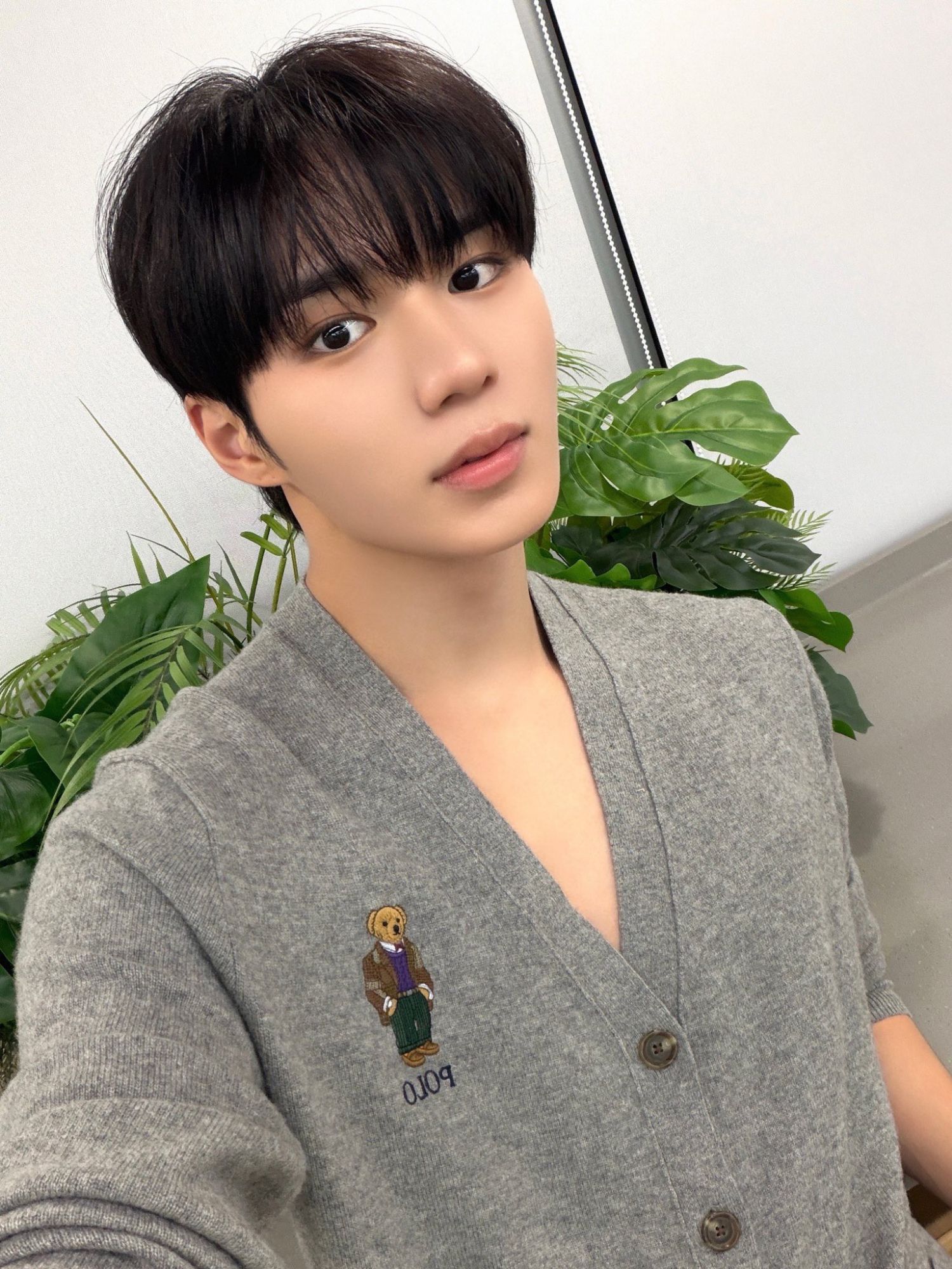 Behind-the-scenes cut of Kim Junseo (ALPHA DRIVE ONE)