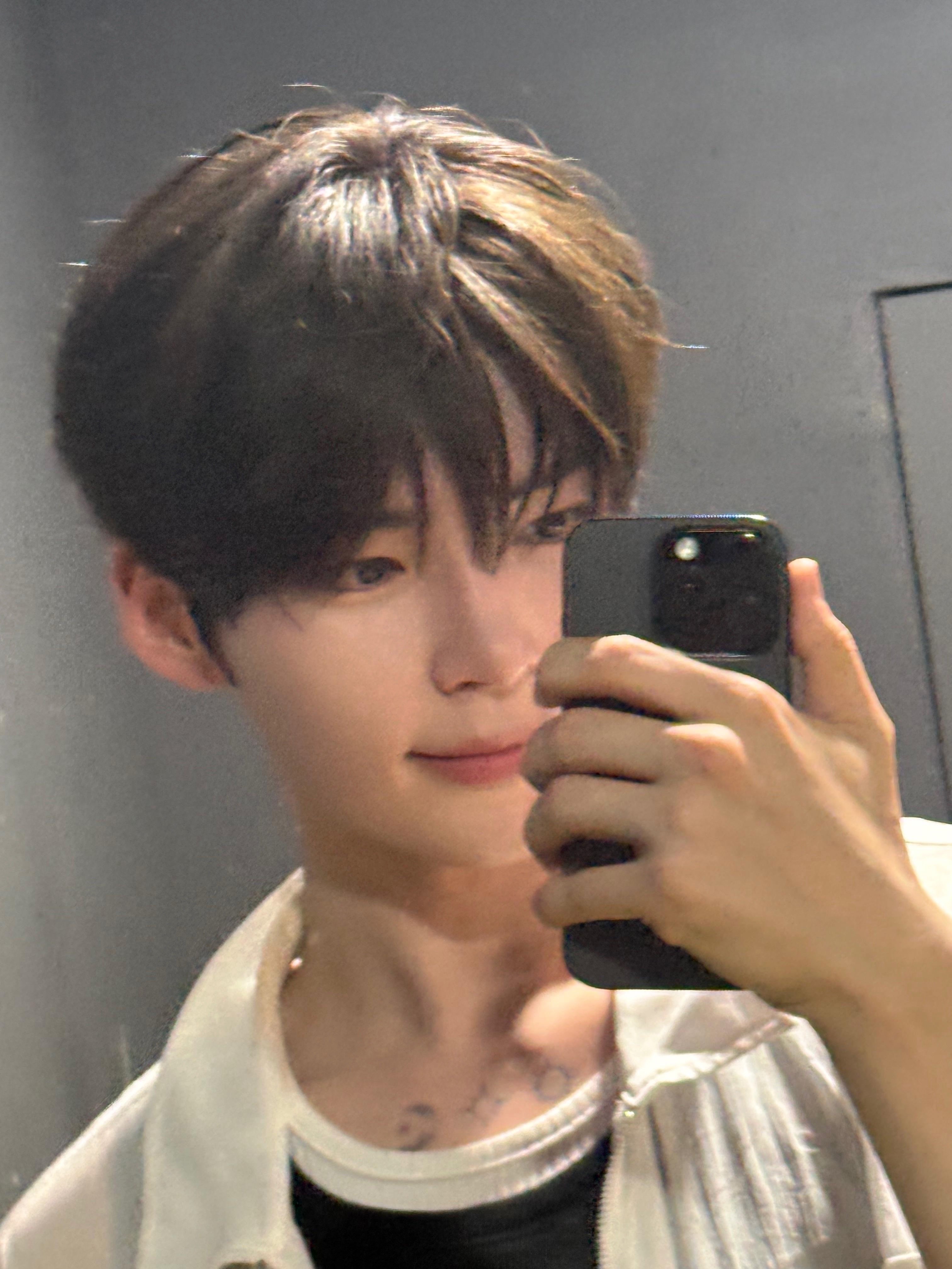성한빈 (제로베이스원)의 최신 사진
