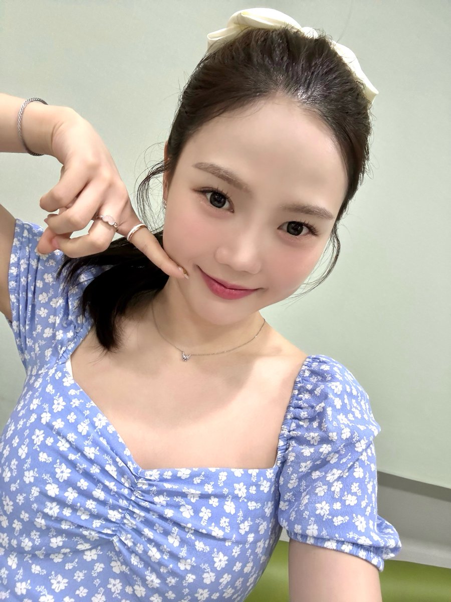 A moment captured by OH MY GIRL's fan