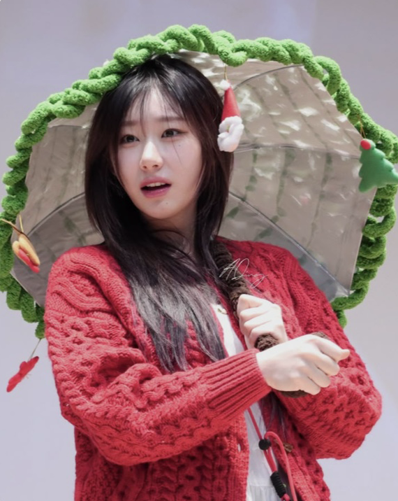 Behind-the-scenes cut of Chaeryeong (ITZY)