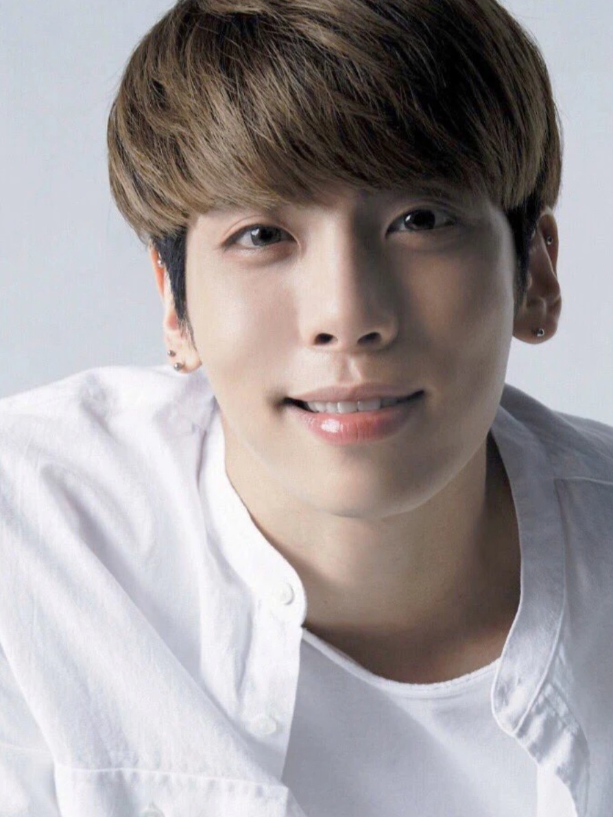 Recent activity shot of Jonghyun (SHINee)