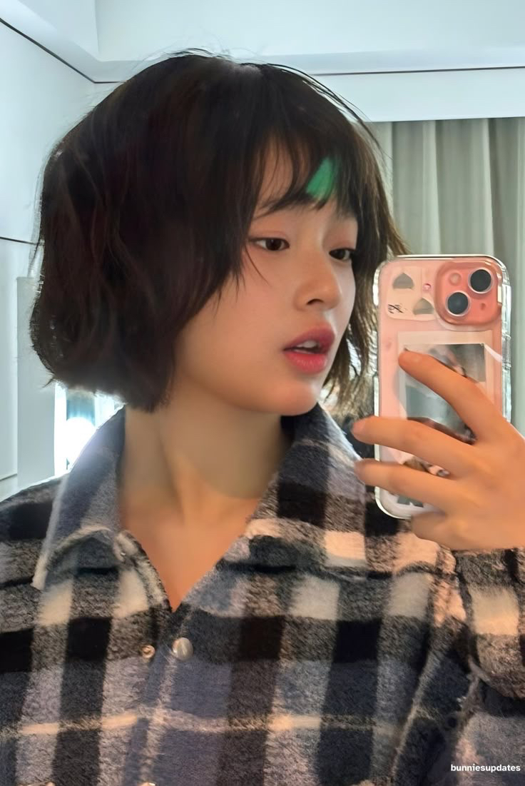 Latest photo of HANNI (NewJeans)
