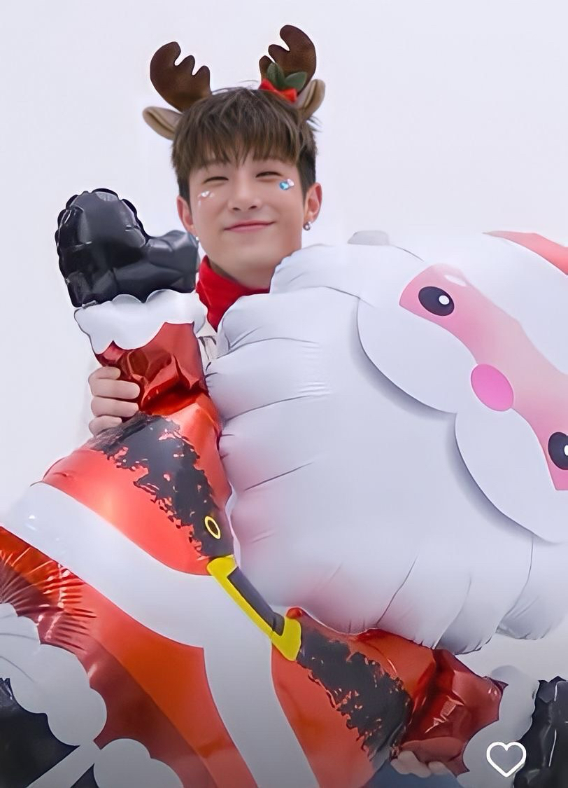 A moment captured by Jinjin (ASTRO)'s fan