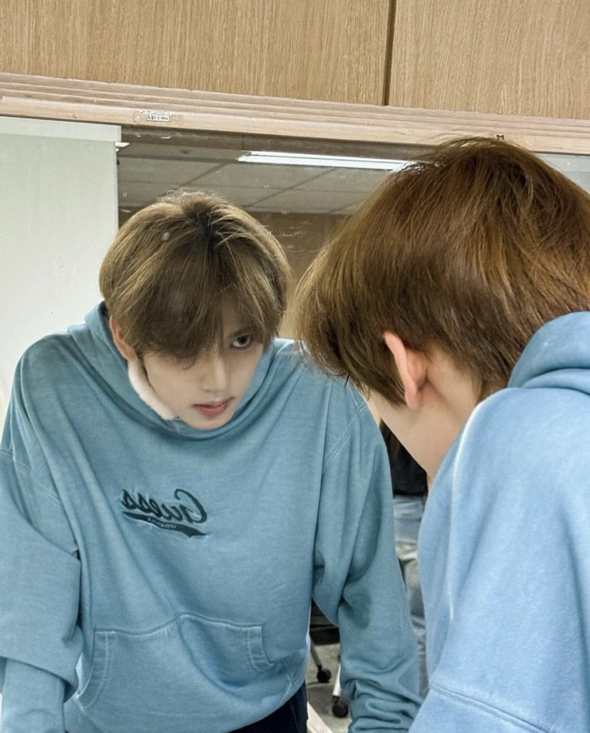 Recent activity shot of Han Yujin (ZEROBASEONE)