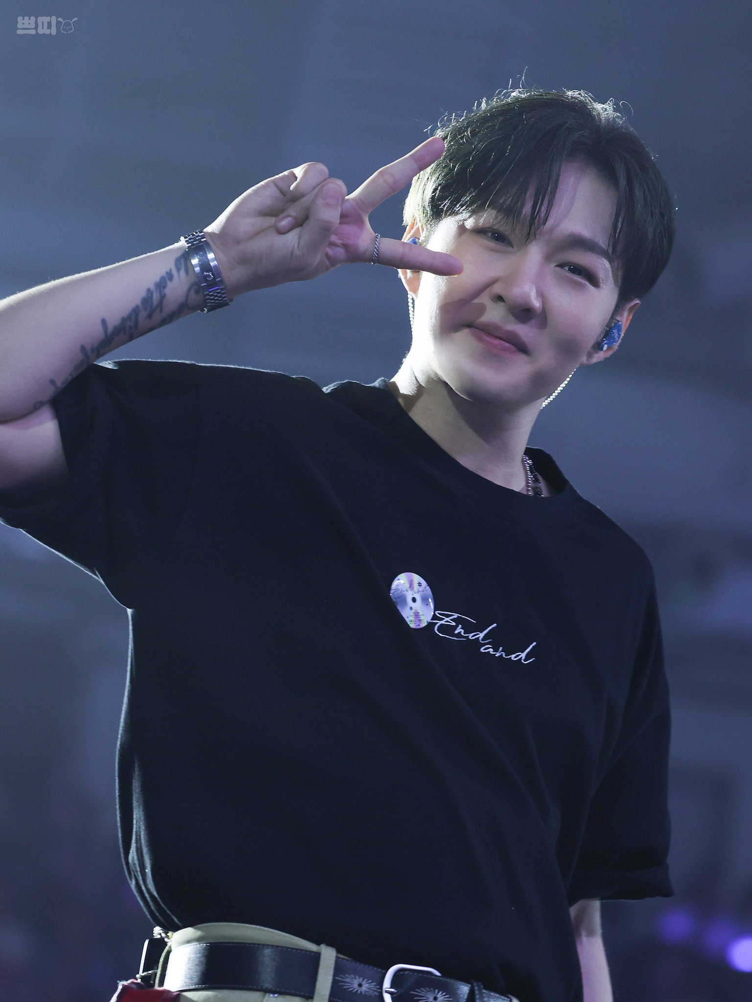 Behind-the-scenes cut of Lee Changsub (BTOB)