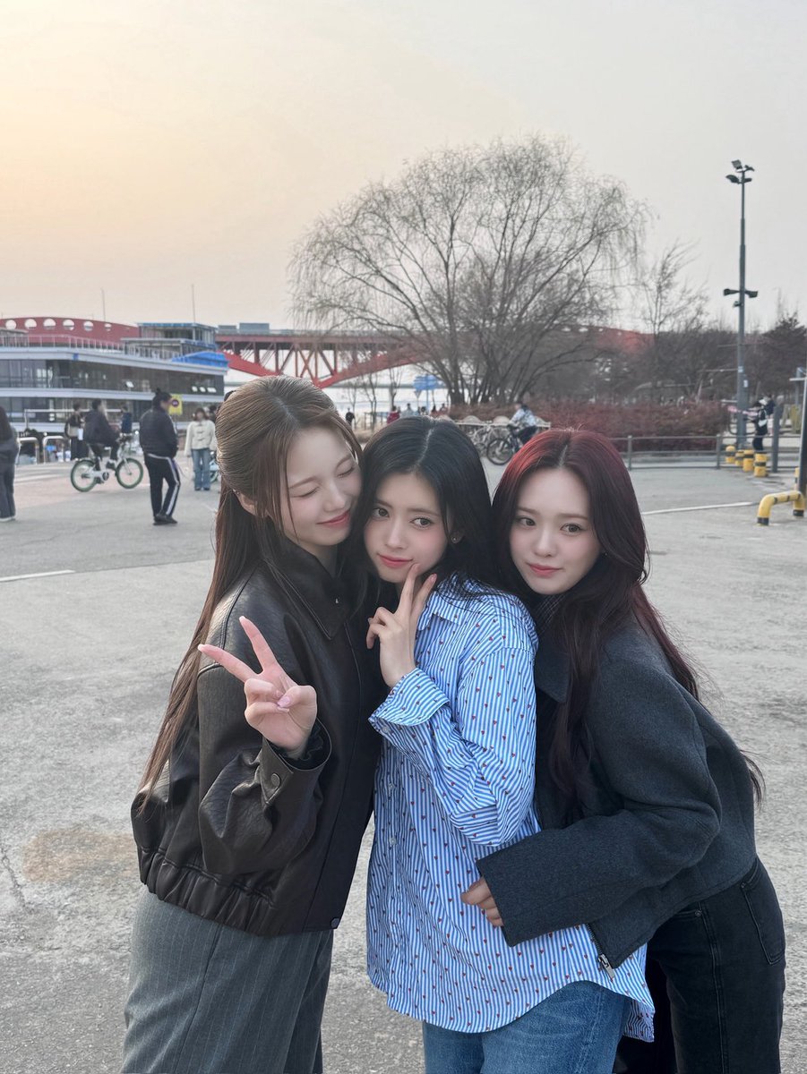 A moment captured by NiziU's fan