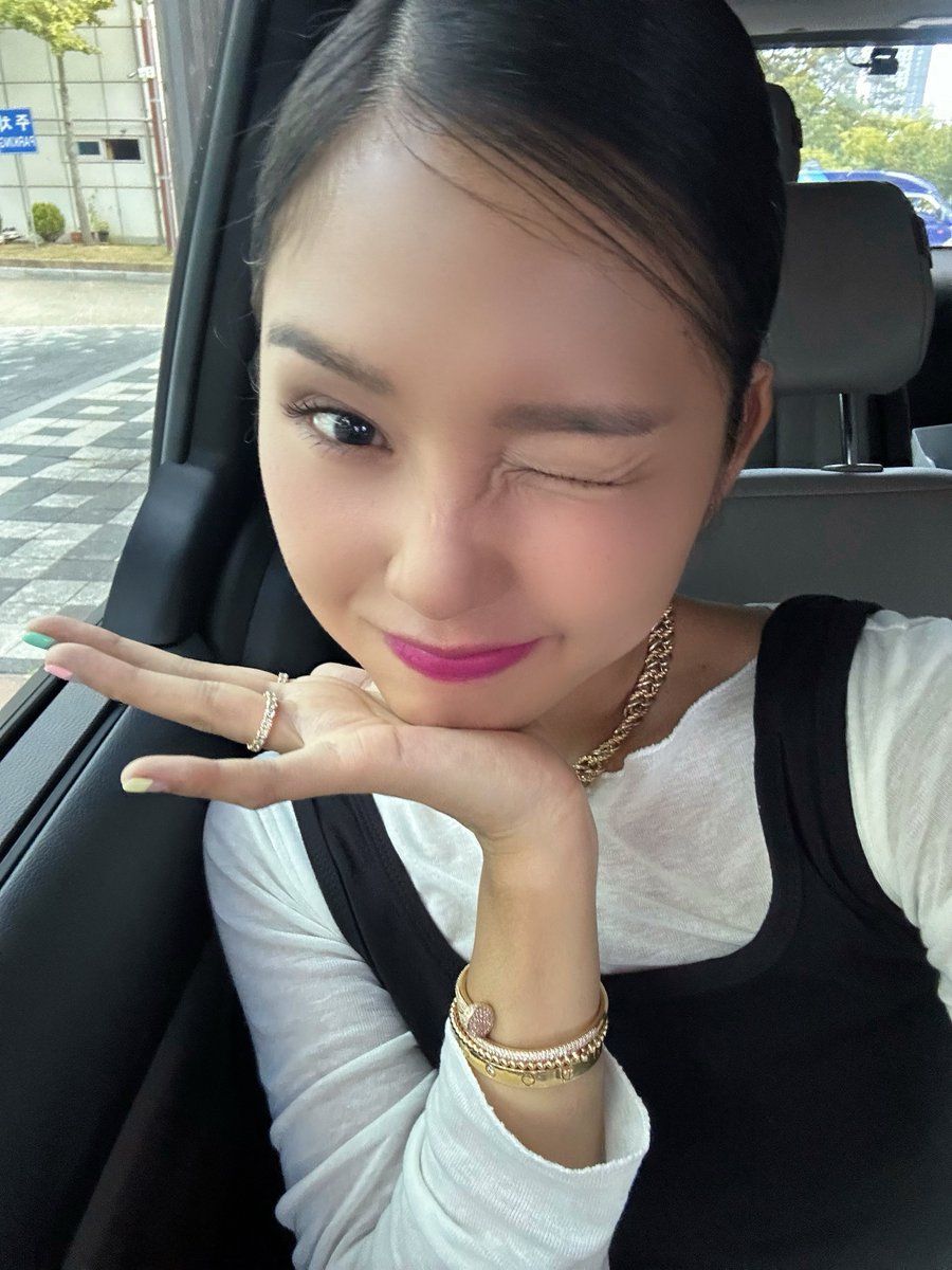 Recent activity shot of OH MY GIRL