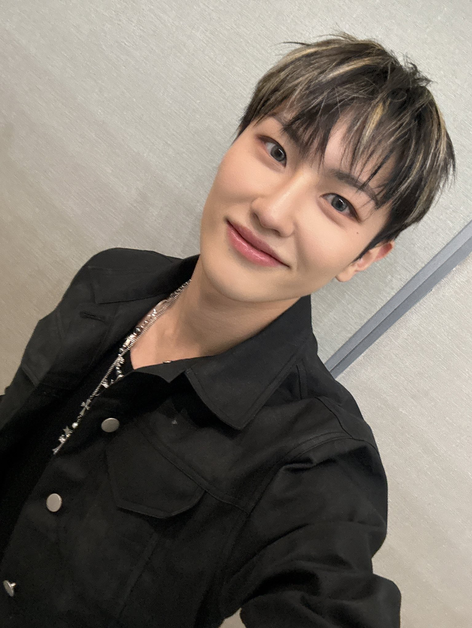 Behind-the-scenes cut of Taehun (TNX)