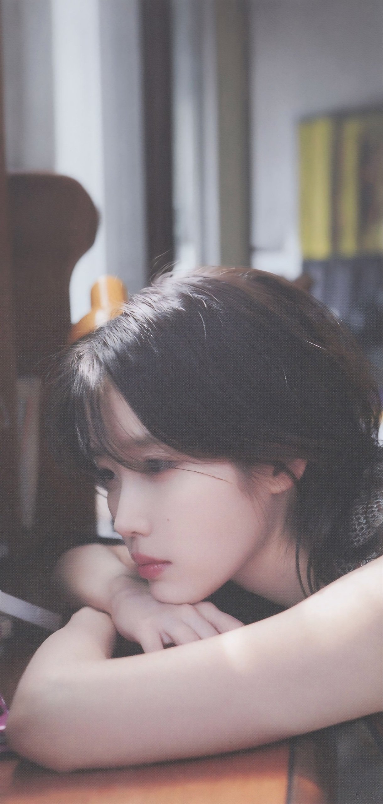 Behind-the-scenes cut of IU