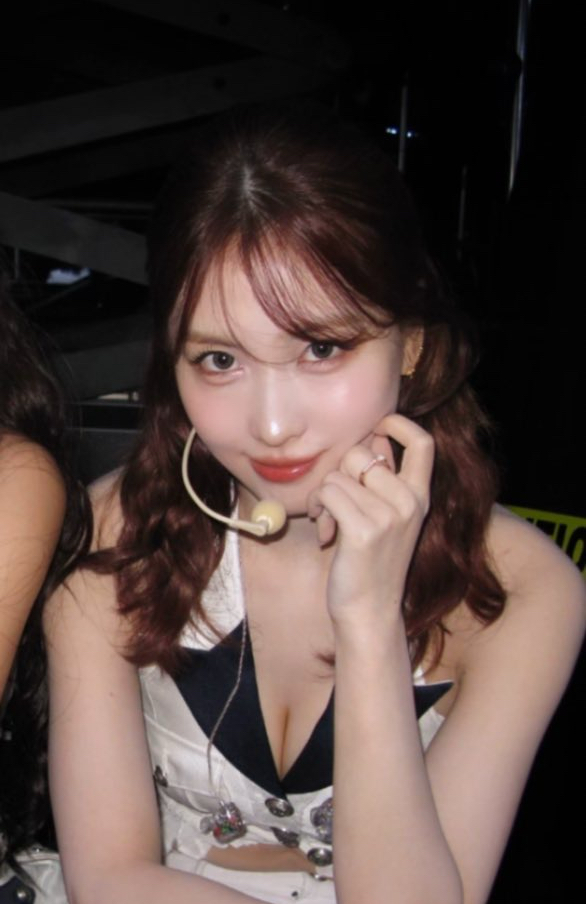 Foto aktivitas terbaru Momo (TWICE)