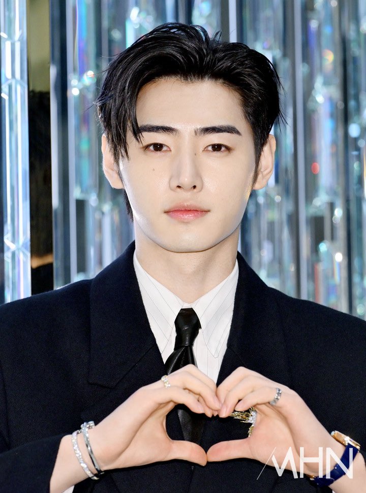 成训 (ENHYPEN)的最新活动照片