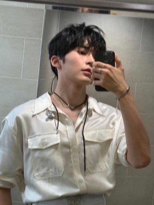 Latest photo of Sung Hanbin (ZEROBASEONE)