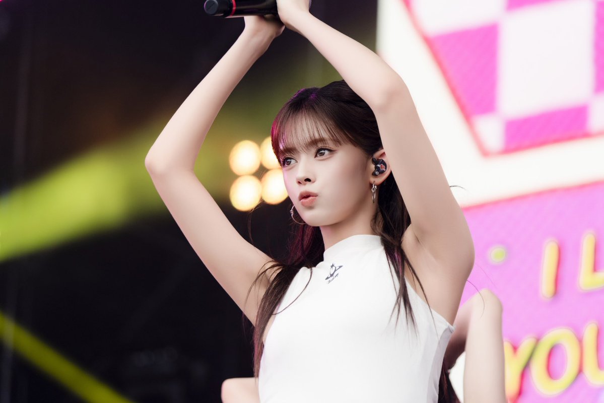 A moment captured by NiziU's fan