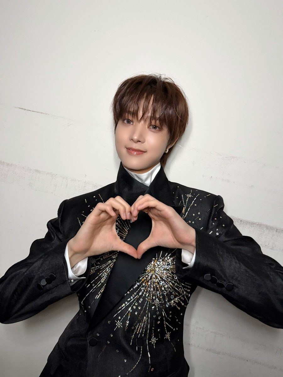 Latest photo of EJ (&TEAM)