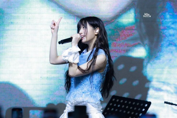 Behind-the-scenes cut of Minju (ILLIT)