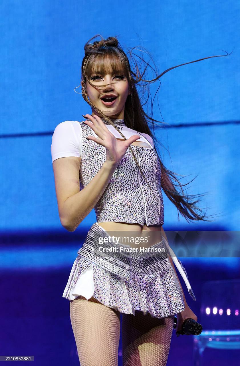 A moment captured by Lisa (BLACKPINK)'s fan