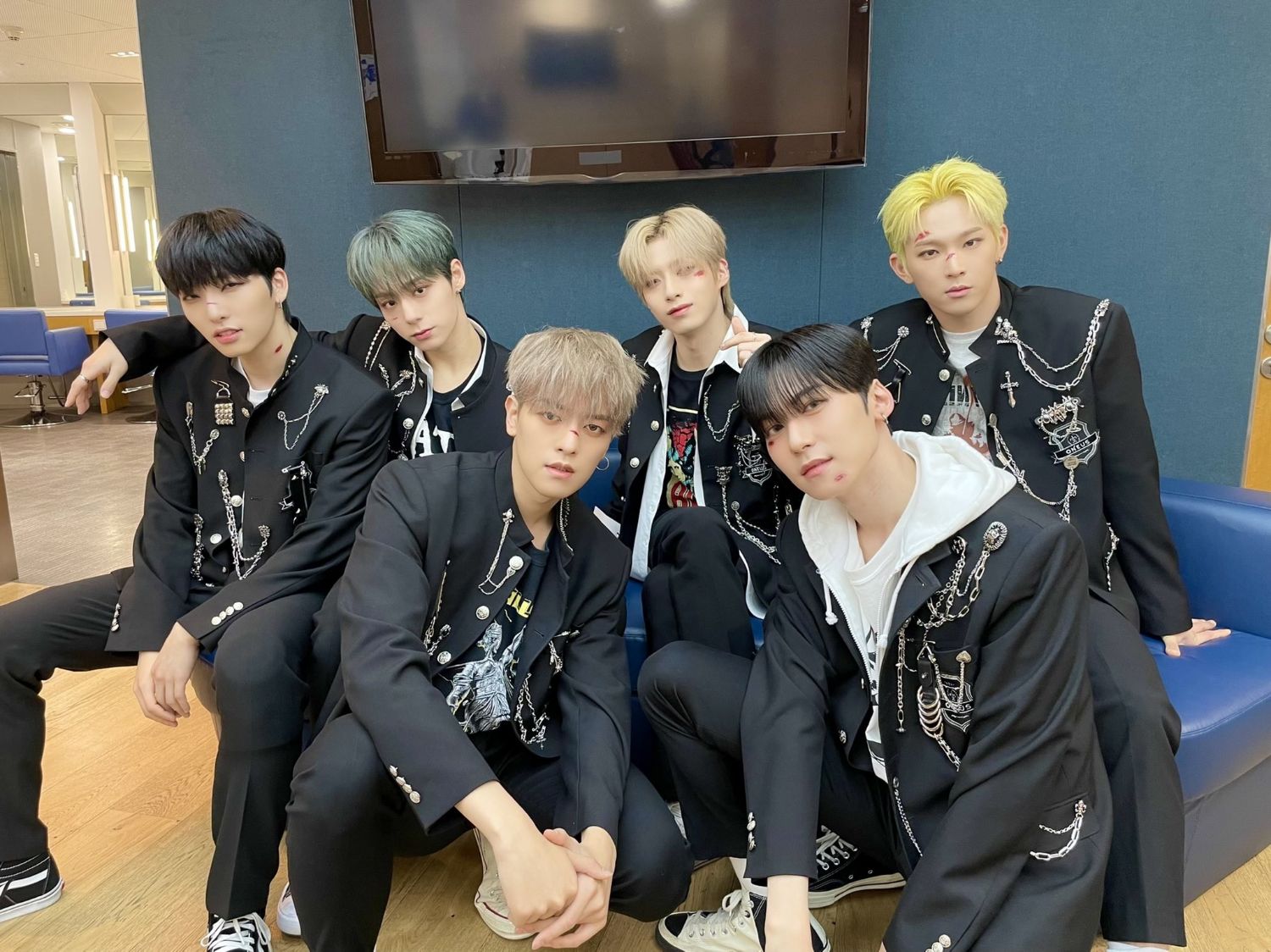 Behind-the-scenes cut of ONEUS