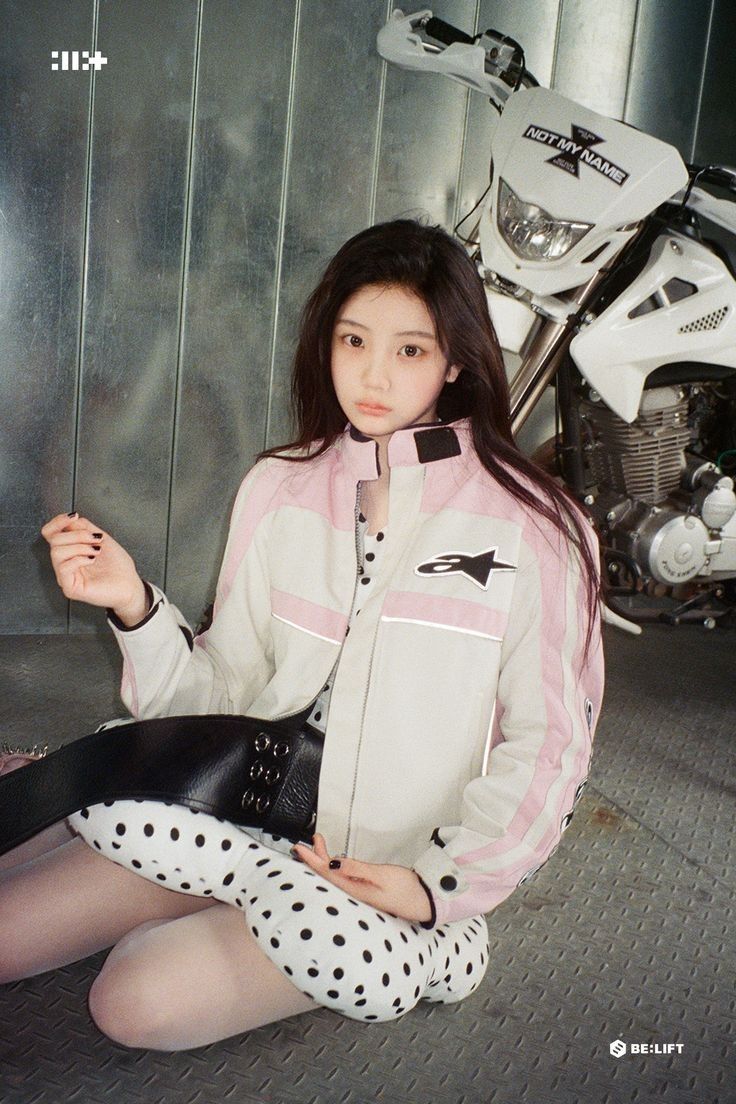 Behind-the-scenes cut of Wonhee (ILLIT)