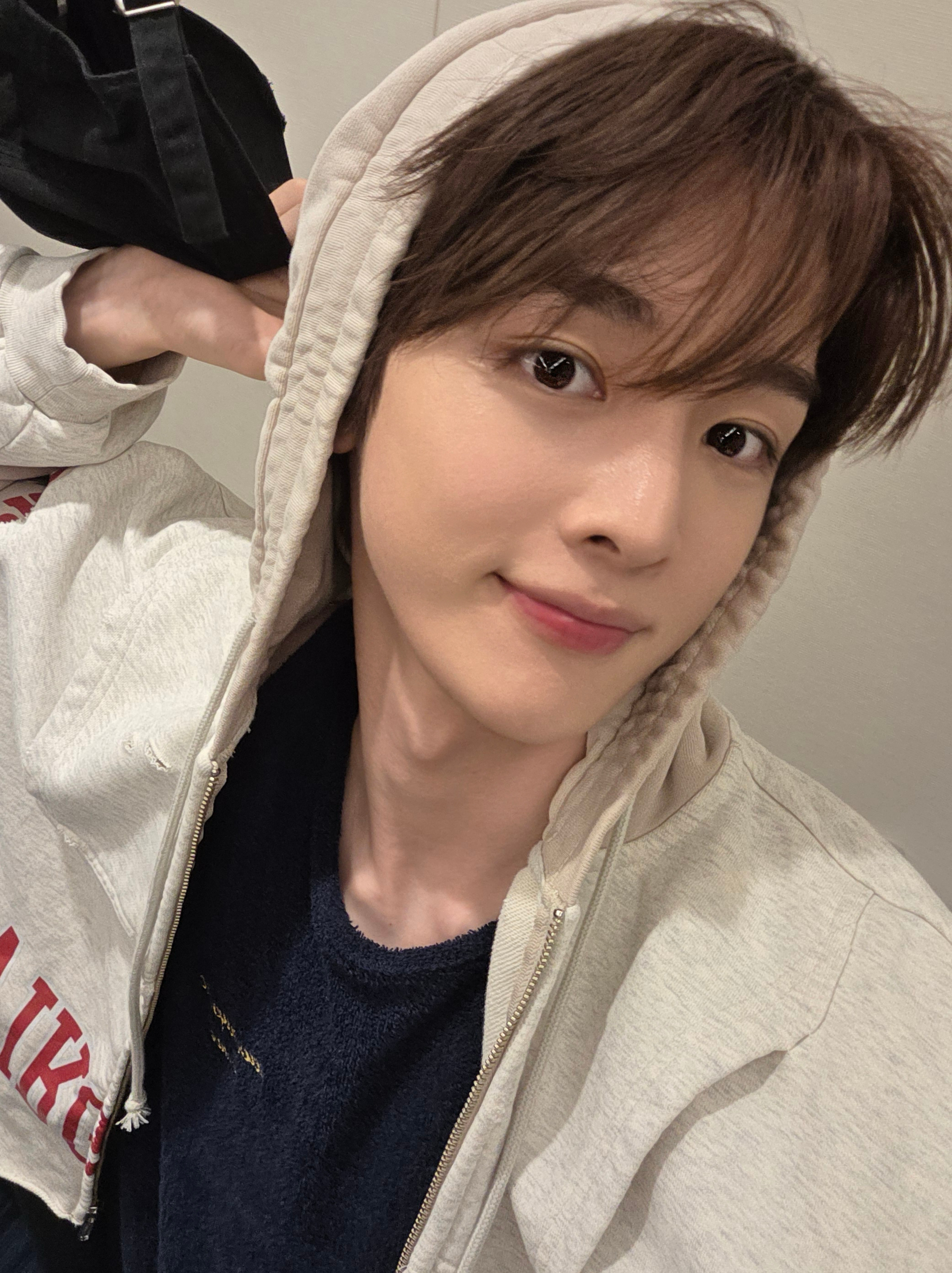 Latest photo of Sungchan (RIIZE)