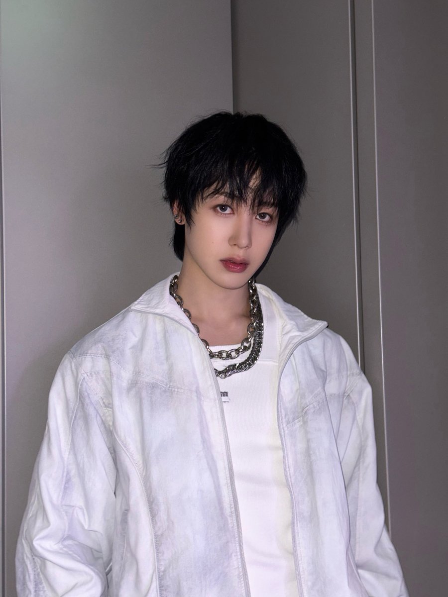 Behind-the-scenes cut of Xikers