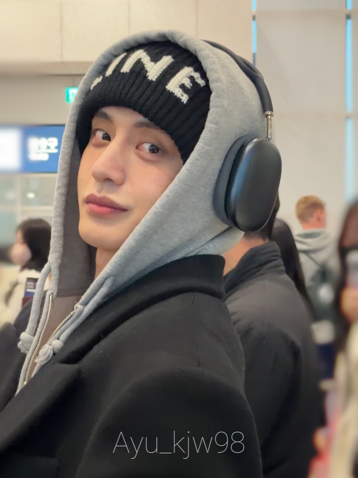 Behind-the-scenes cut of Kim Jiwoong (ZEROBASEONE)