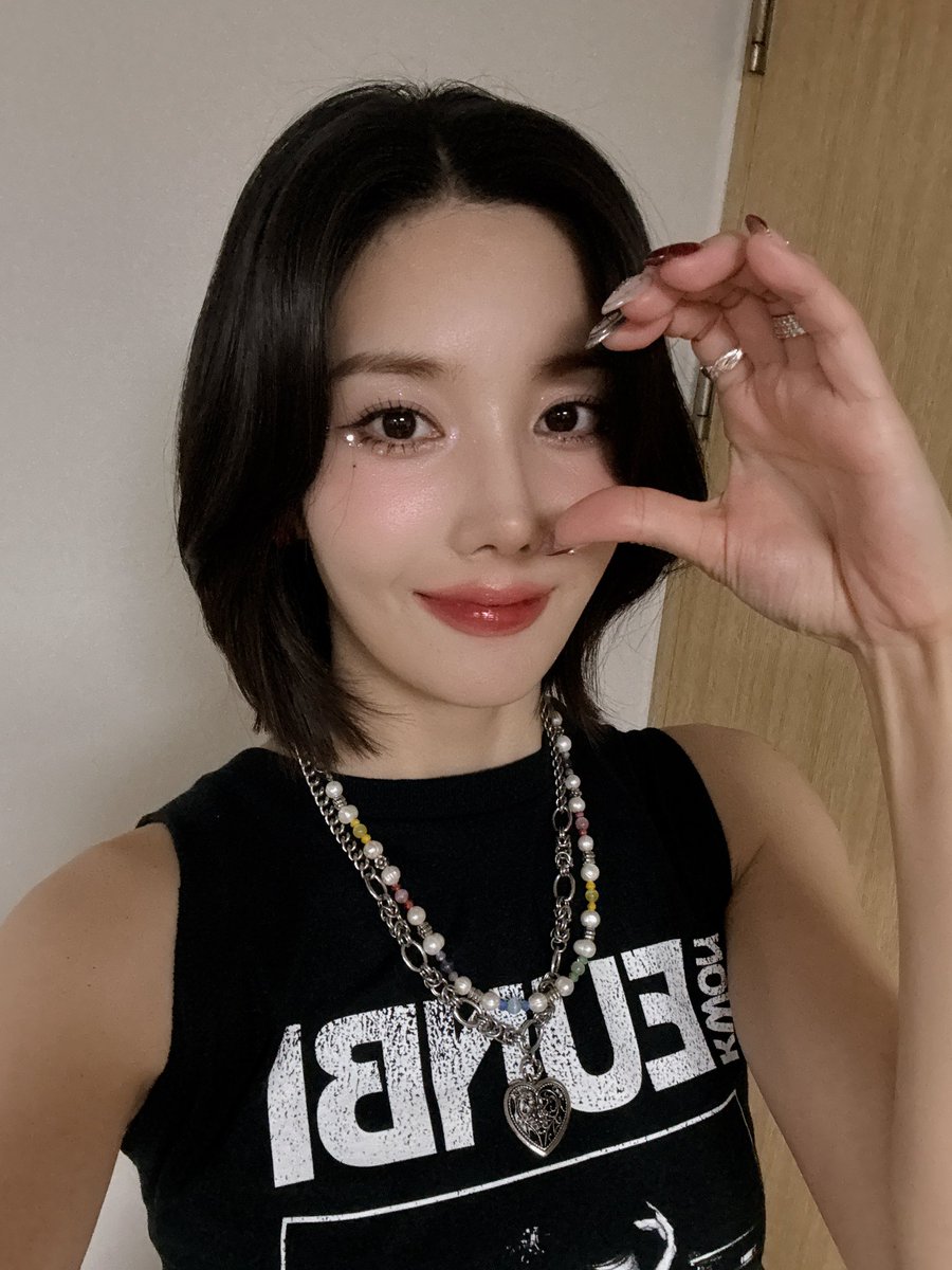 Behind-the-scenes cut of Kwon Eunbi