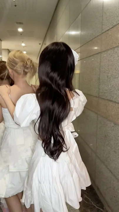 Today's most popular wallpaper in the UNIS community