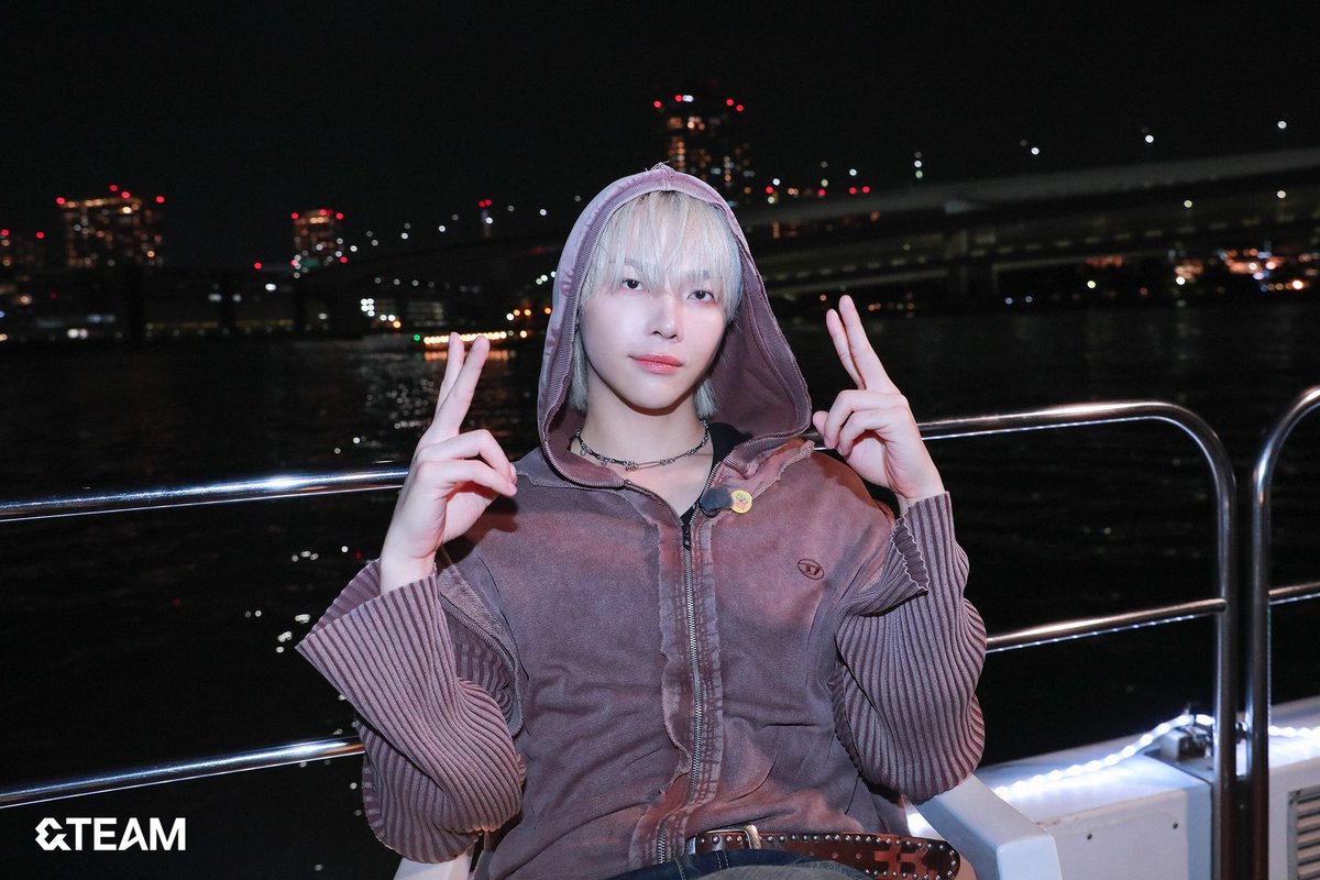 Latest photo of &TEAM