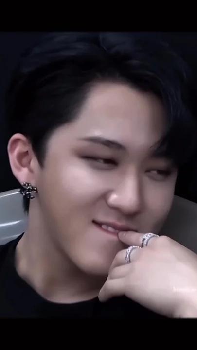 Today's most popular wallpaper in the Changbin (Stray Kids) community