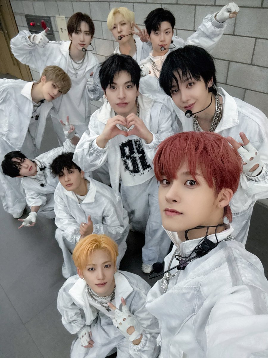 Behind-the-scenes cut of Xikers