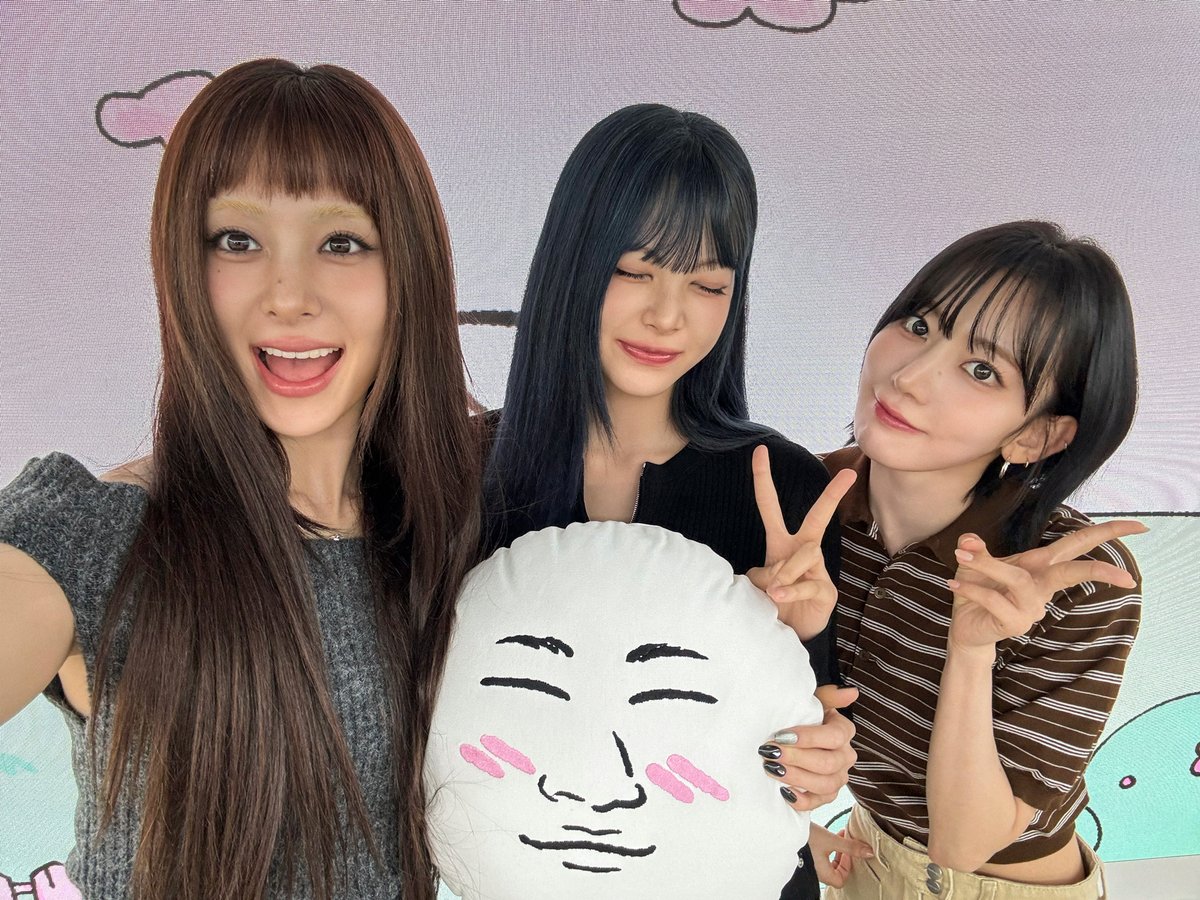 Recent activity shot of LE SSERAFIM