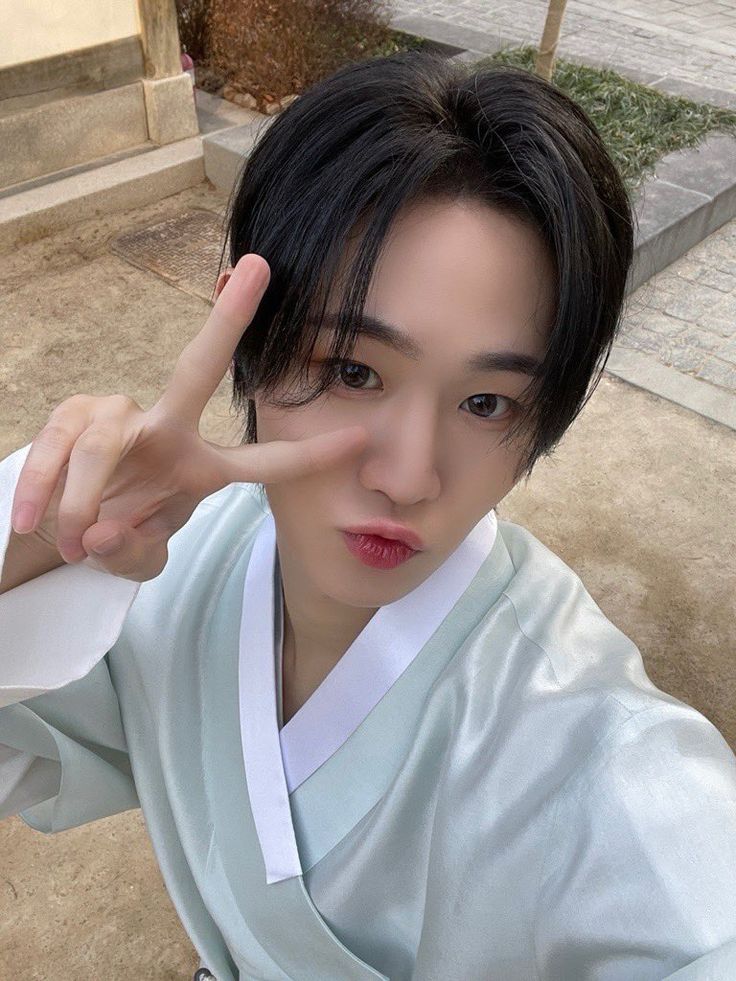 A moment captured by EVNNE's fan