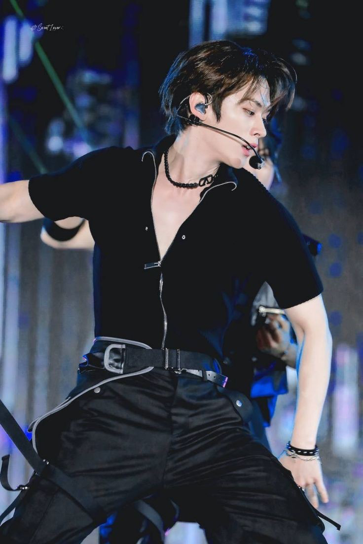 Behind-the-scenes cut of Lee Know (Stray Kids)