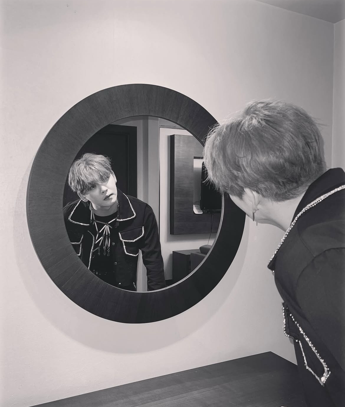 Behind-the-scenes cut of Kuhn (UP10TION)