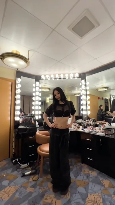 Today's most popular wallpaper in the BLACKPINK community