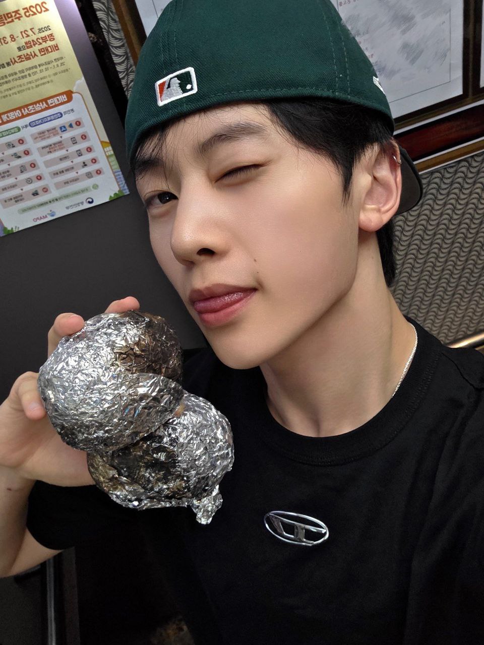 A moment captured by Seok Matthew (ZEROBASEONE)'s fan