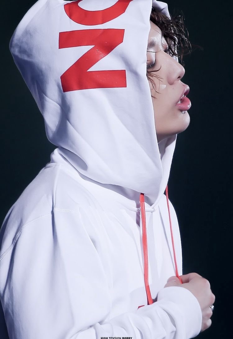 A moment captured by BOBBY (iKON)'s fan