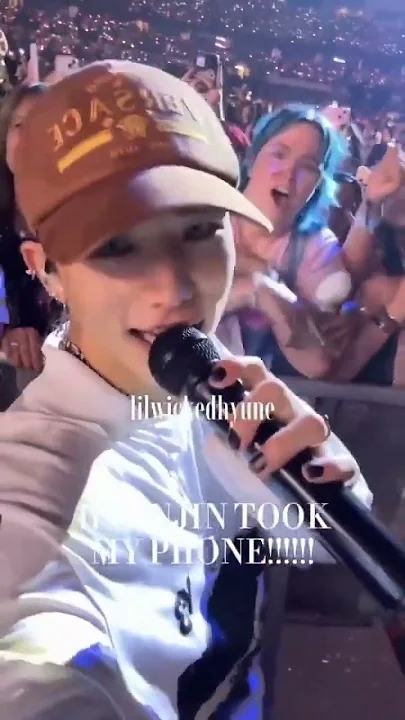 A moment captured by Hyunjin (Stray Kids)'s fan