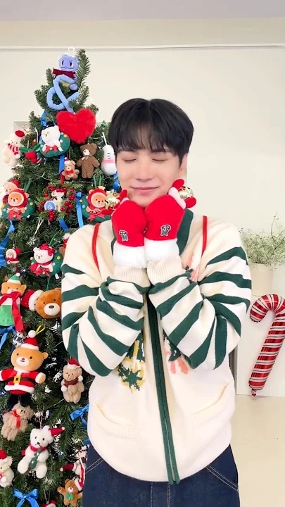 Today's most popular wallpaper in the Kim Jonghyeon community