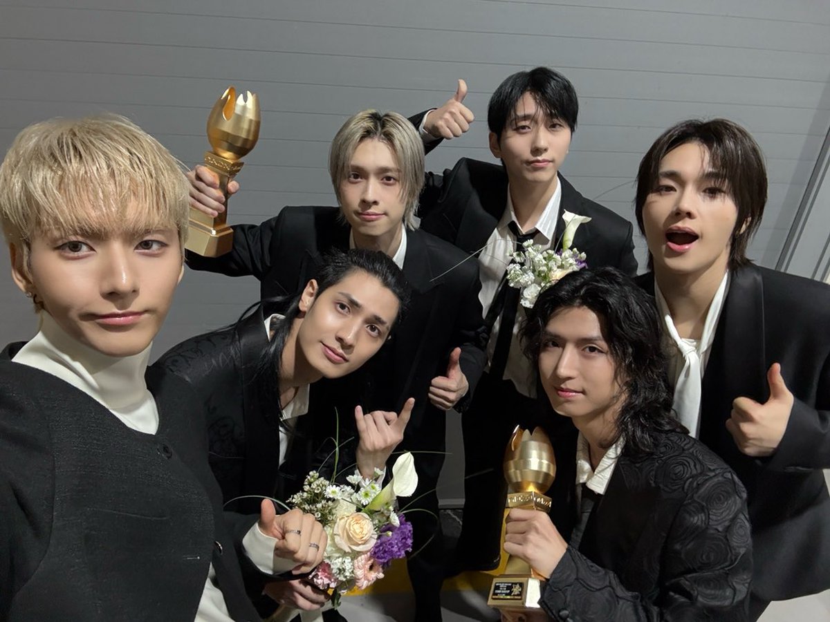 A moment captured by Xdinary Heroes's fan